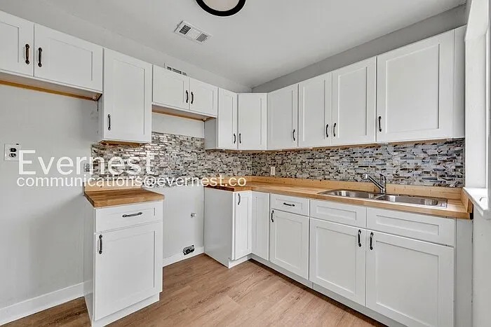 3 bed, 1.0 bath, 1070 sqft, $1,075 — Photo 4
