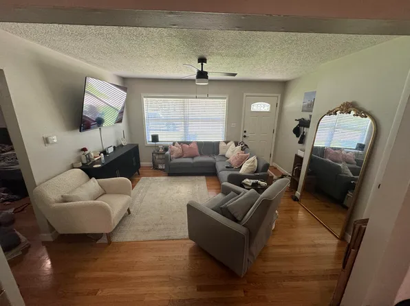 403 SW 18th St, Blue Springs, MO 64015