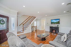 4th image of 287 Ellis St
