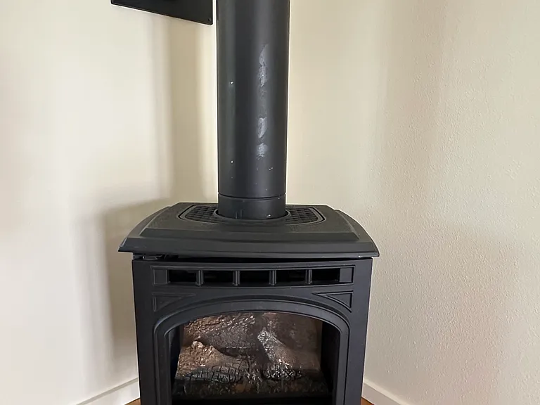 Quadrafire Natural Gas heat stove - in downstairs greatroom.
