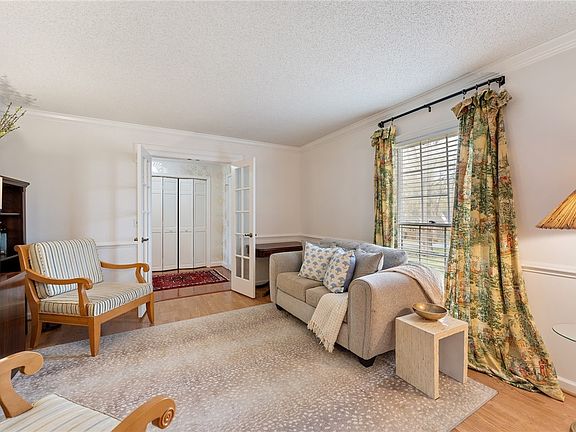 5th image of 102 Rustic Ln