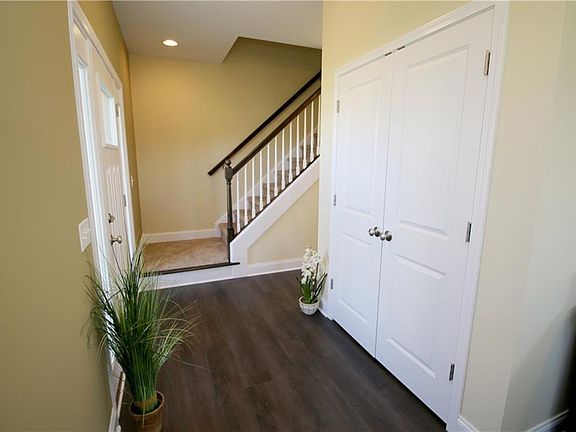 3rd image of 47 Marjorie Ln