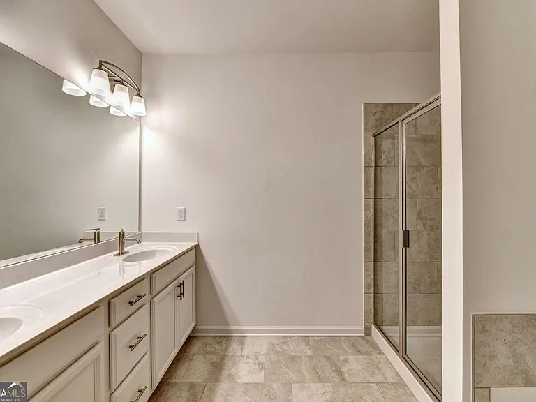 477 Danville Ave — Photo 36