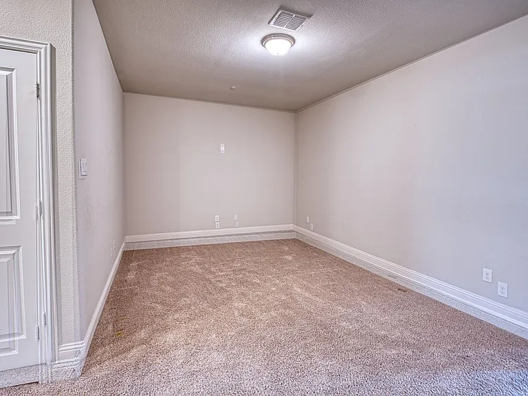 3009 Galveston St — Photo 22