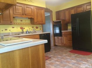 1103 N Riley Rd, Kendallville, IN 46755