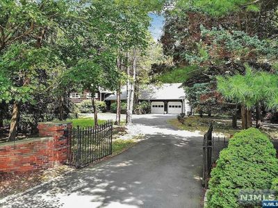 16 Old Farms Rd, Saddle River, NJ, 07458