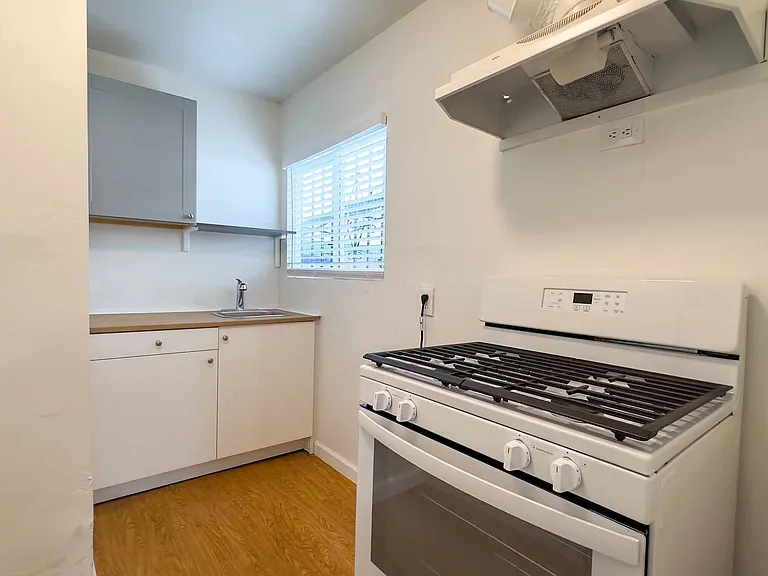 260-262 S Gregory St #&-301-307 — Photo 5