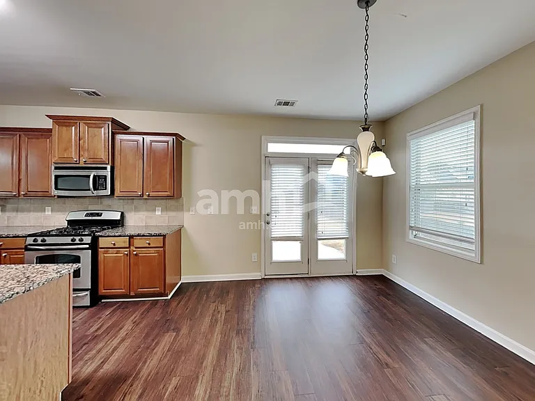 850 Stonehaven Rd SW — Photo 5