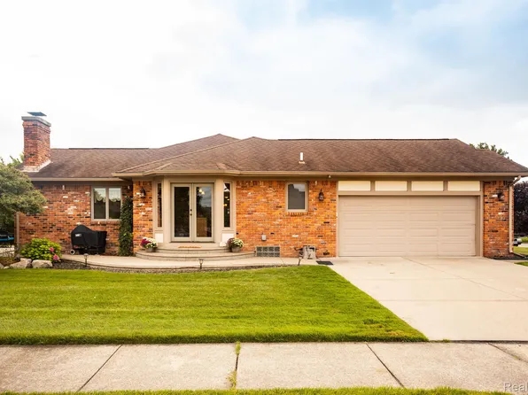 33716 Farmview Ln, Fraser, MI 48026