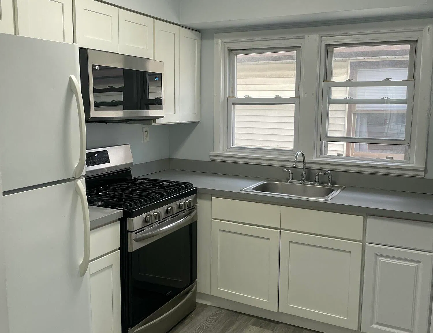 5 bed, 1944 sqft, $2,500 — Photo 2