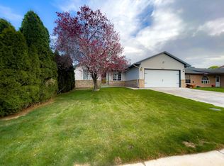 3002 Gem Dr, Pueblo, CO 81005