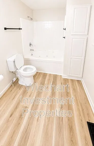 232 N Cherry St — Photo 6