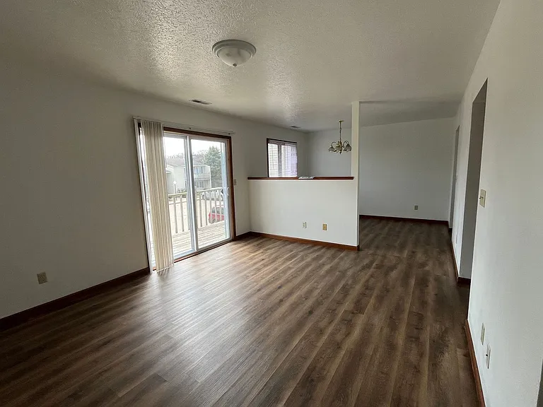 213 Tanglewood Dr #C — Photo 2