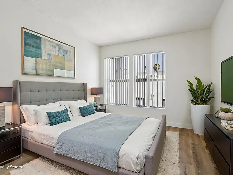 521 N Kenmore Ave #102 — Photo 15