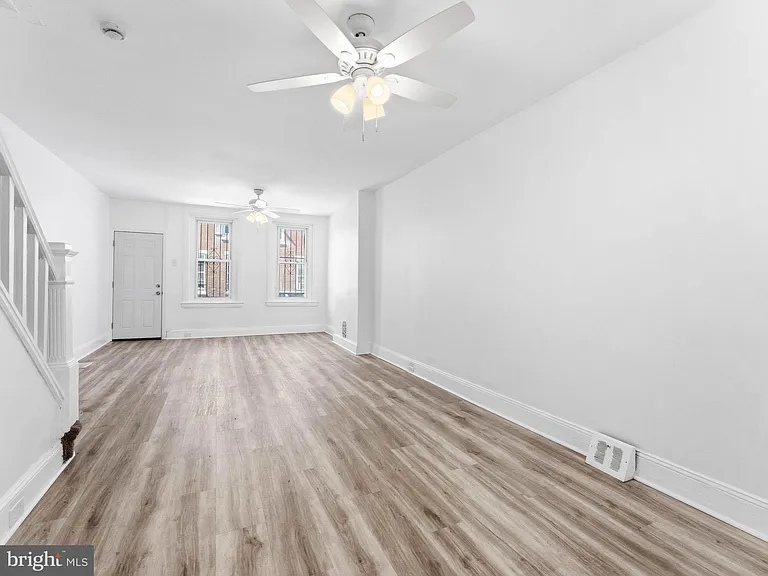 1831 E Clementine St — Photo 6