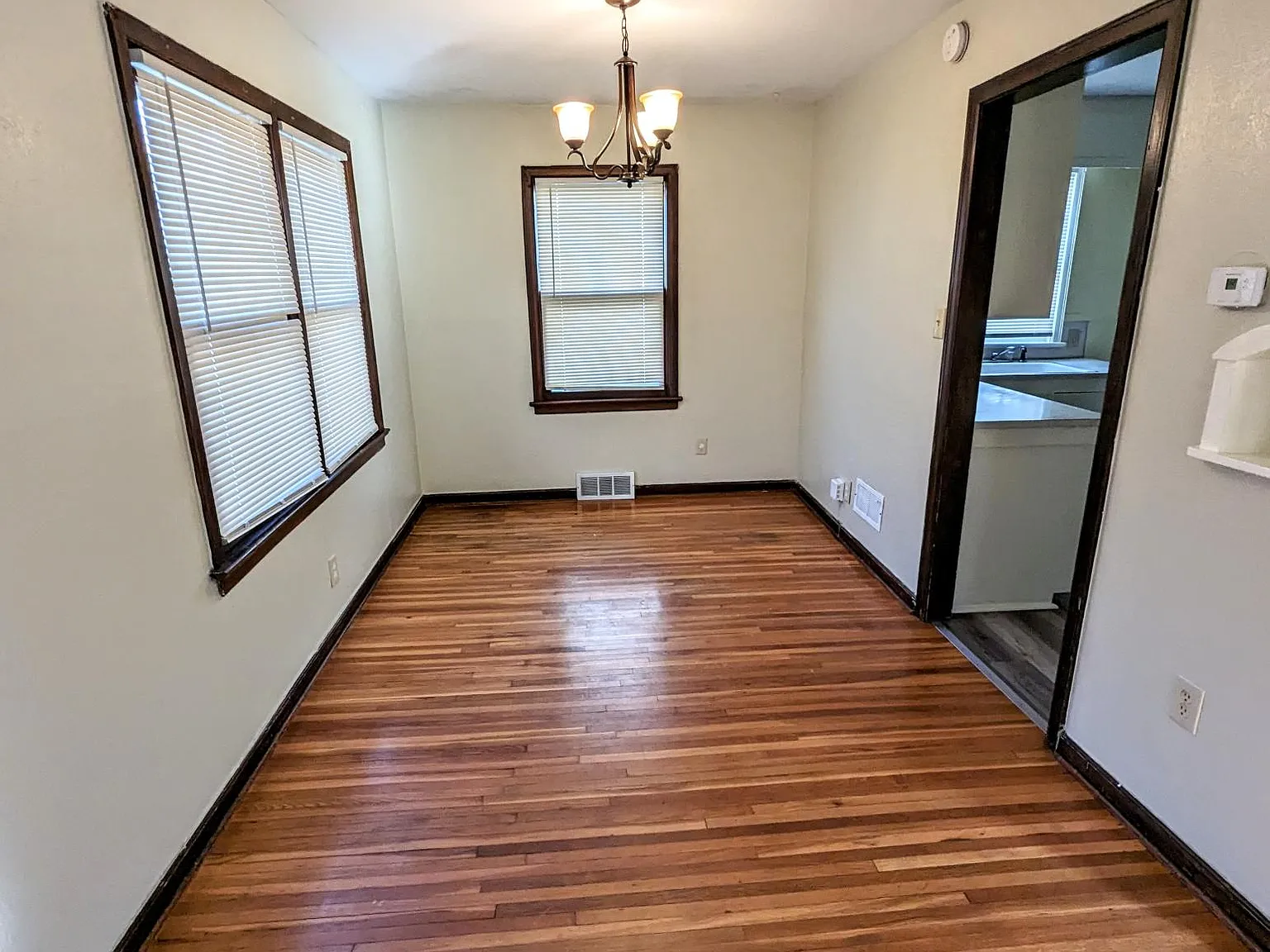 2 bed, 1050 sqft, $1,095 — Photo 4