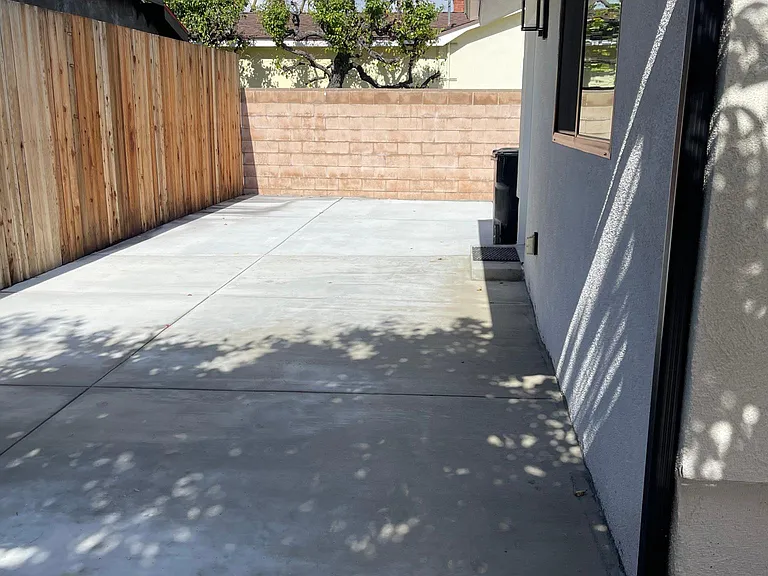 4635 Kraft Ave — Photo 42