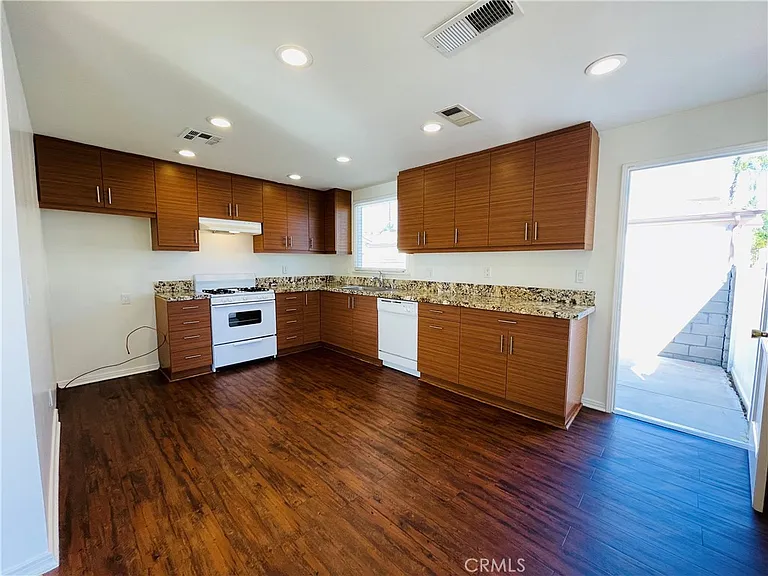 8465 Quartz Ave — Photo 3