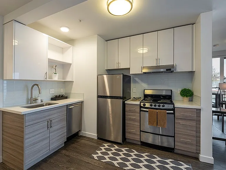 Hamilton- Your Bright, Modern City Home! — Photo 47