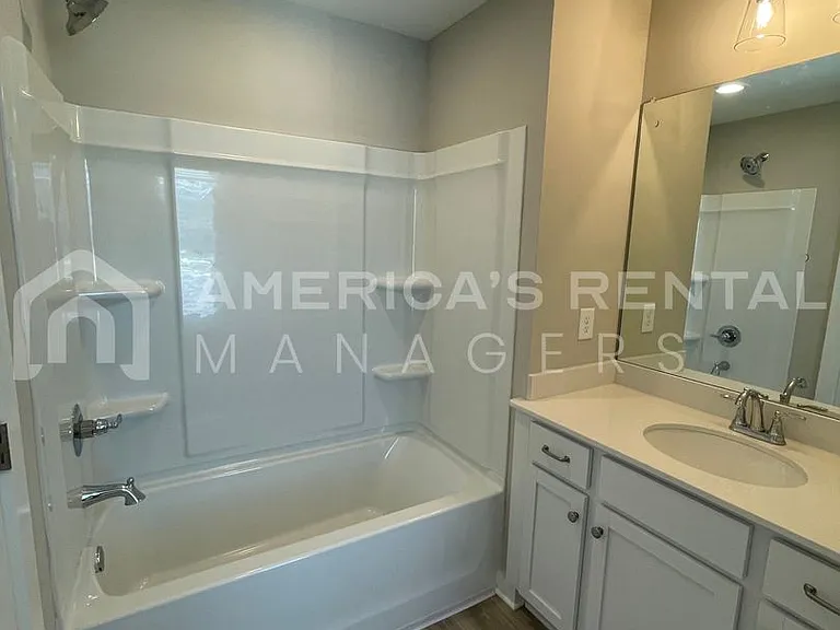 55 Kings Way — Photo 31