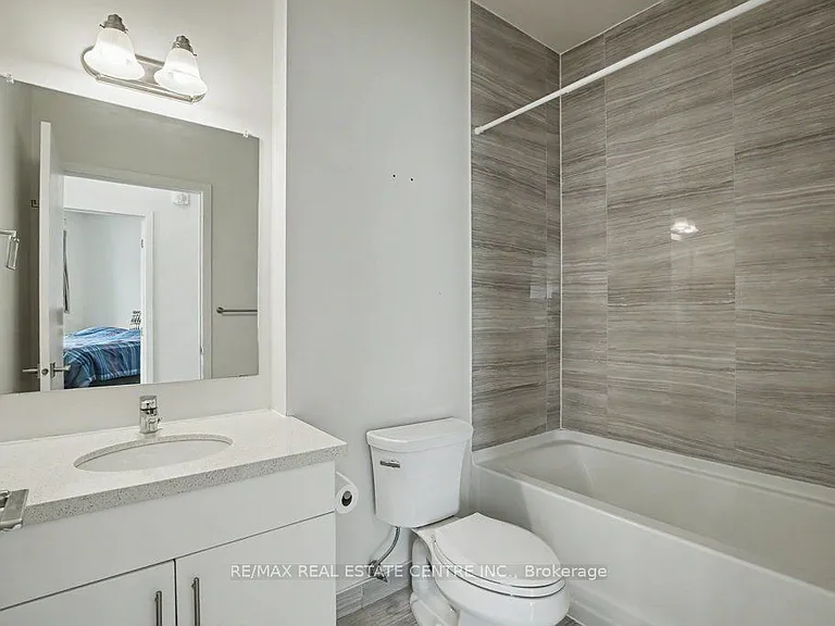 690 King St W #101 — Photo 20