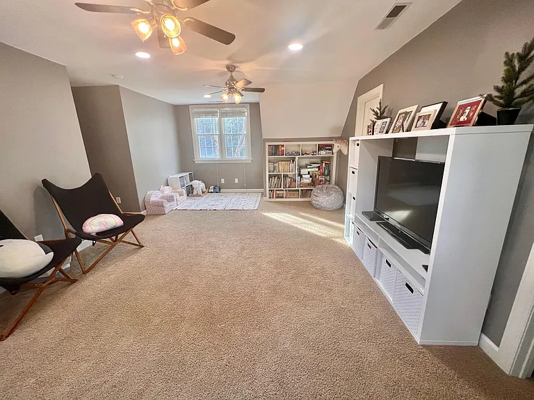 111 Lulworth Ct — Photo 30