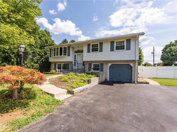 3610 Quincy Ln, Bethlehem, PA 18017