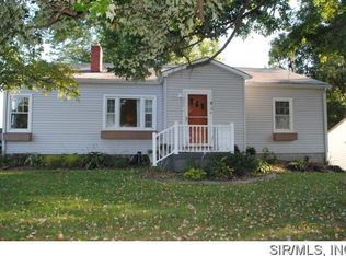 707 Crestwood Dr, Godfrey, IL 62035