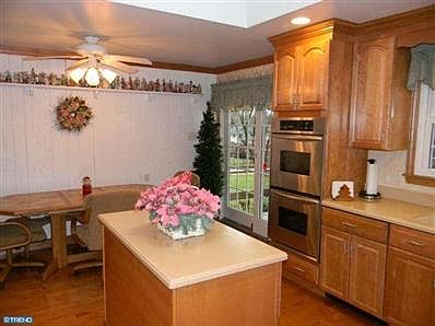4th image of 204 Sussex Dr