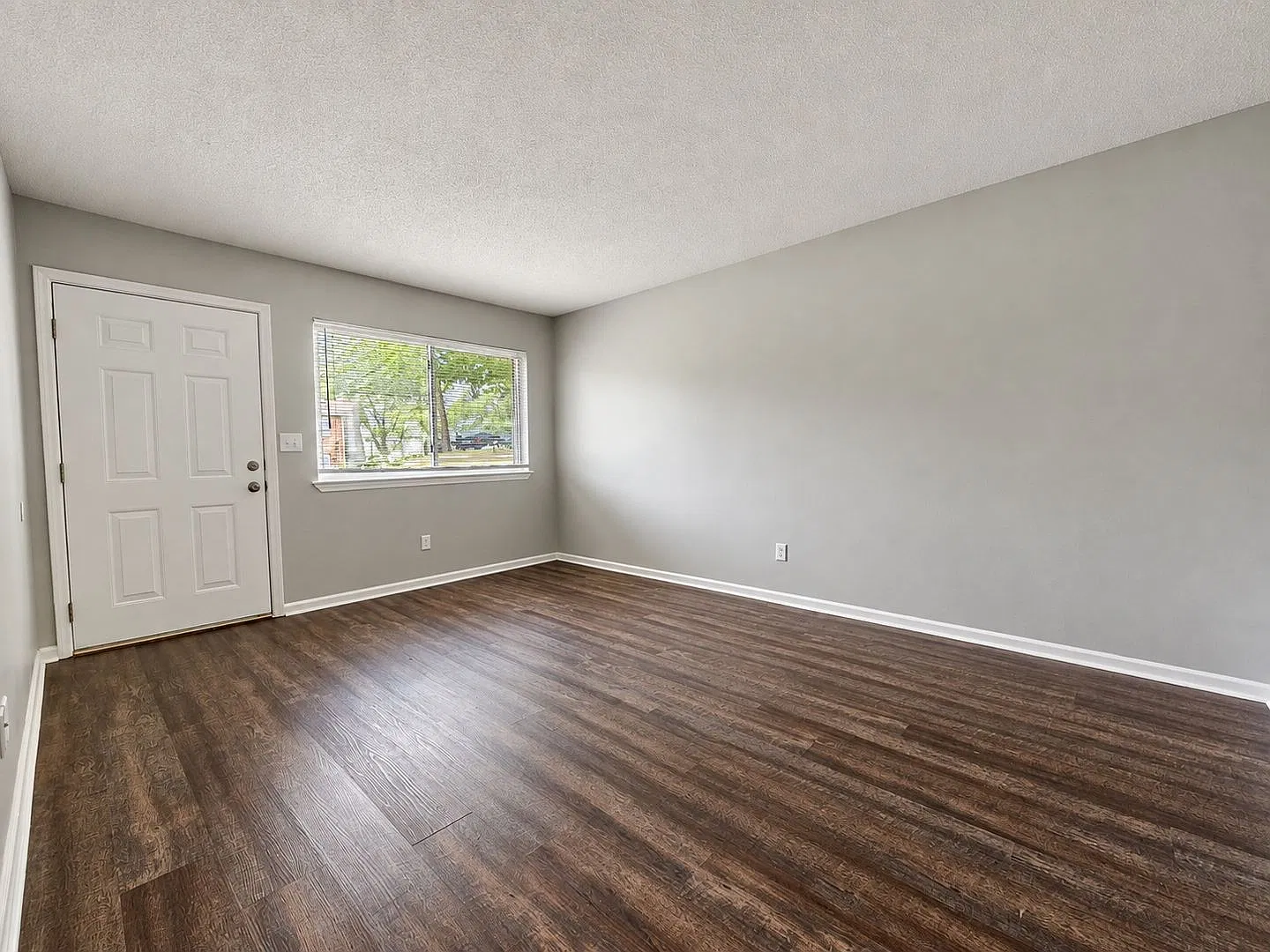2 bed, 1.0 bath, 720 sqft, $1,095 — Photo 3