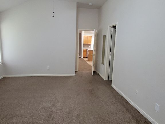 4th image of 335 Meadow Park