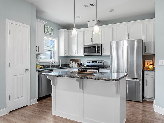 5th image of 15 Vineyard Dr