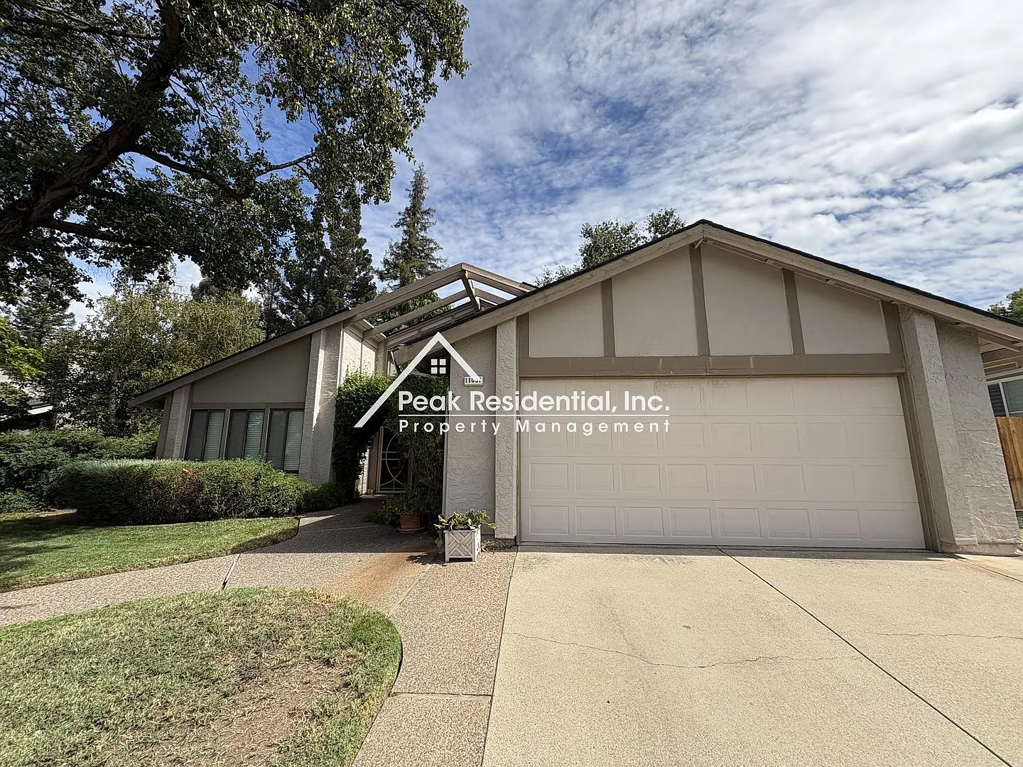 Beautiful Gold River 3bd/2ba Home with 2 Car Garage — Photo 3