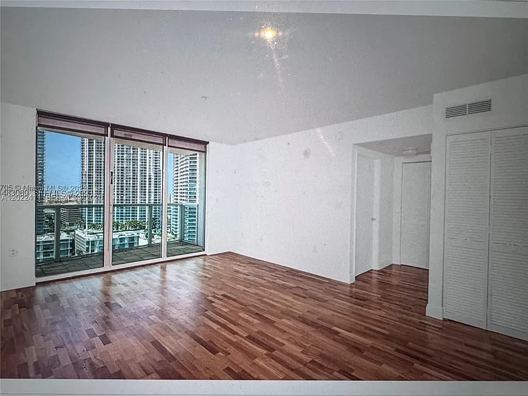 31 SE 5th St #2507 — Photo 2