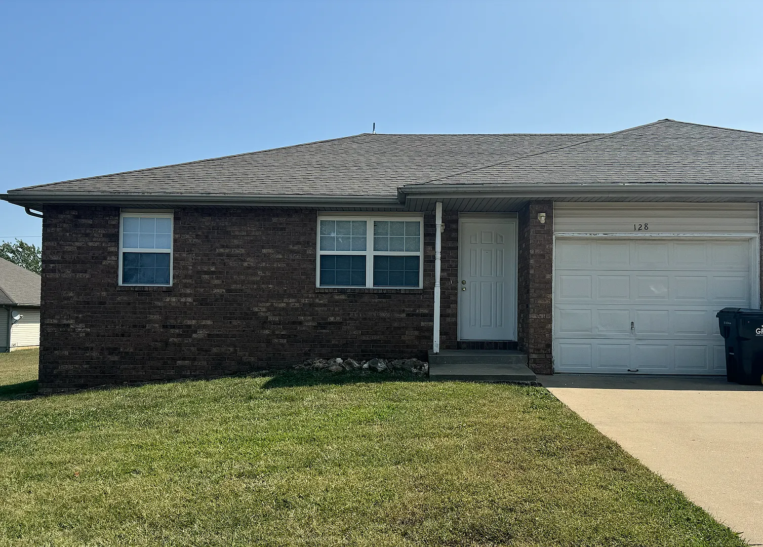 2 Bed | 2 Bath | 1 Car Garage Home! — Photo 1