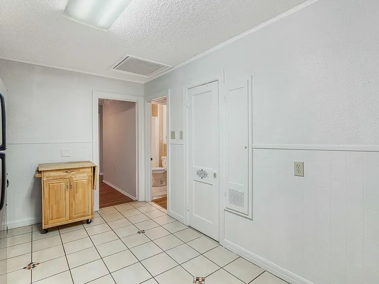 1413 53rd St — Photo 16