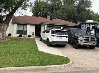 301 Grand Meadow Dr, Fort Worth, TX 76108