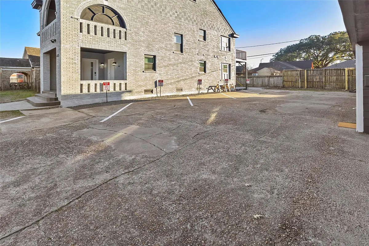 Building Photo - 2824 Blodgett St #4