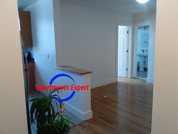 4th image of 6 E Sidney Ave #A2