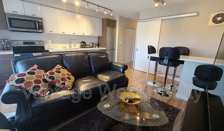 1550 Dickson Ave #318 — Photo 5