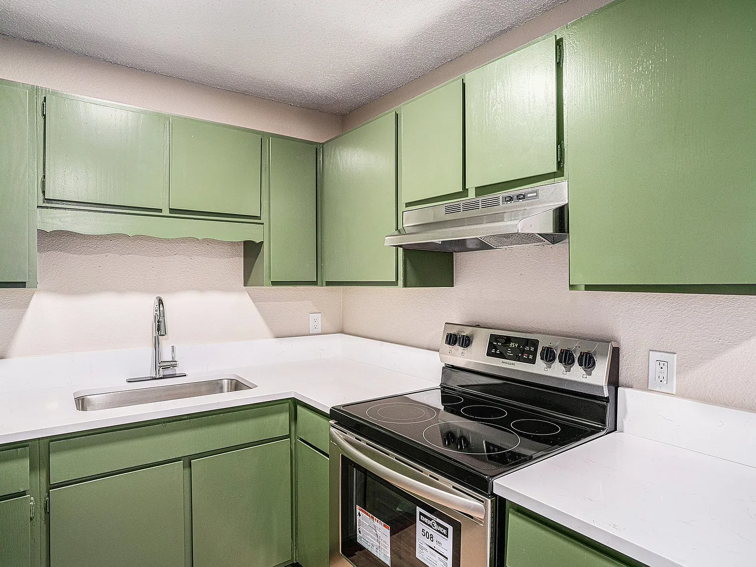 Fully Updated 2BD Condo — Photo 3