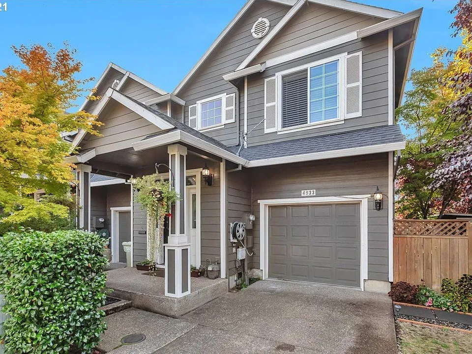 4933 SW Wentworth Ter