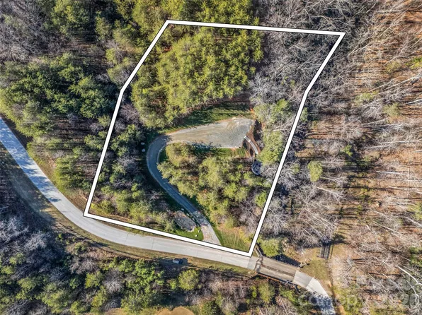 61 Deep Gap Farm Rd E, Mill Spring, NC 28756