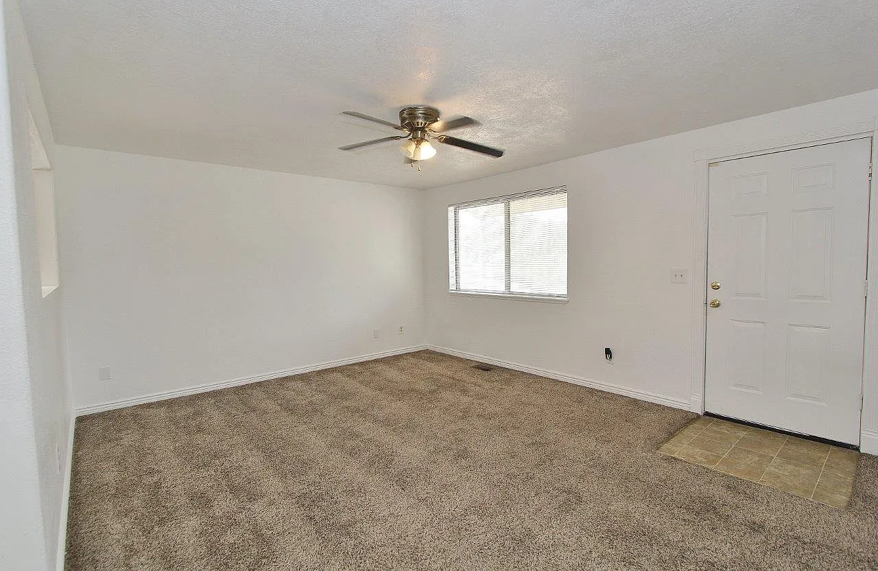 3 bed, 1040 sqft, $1,700 — Photo 4