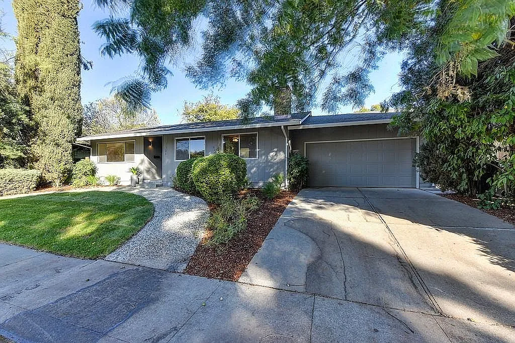 1521 Brown Dr photo 1