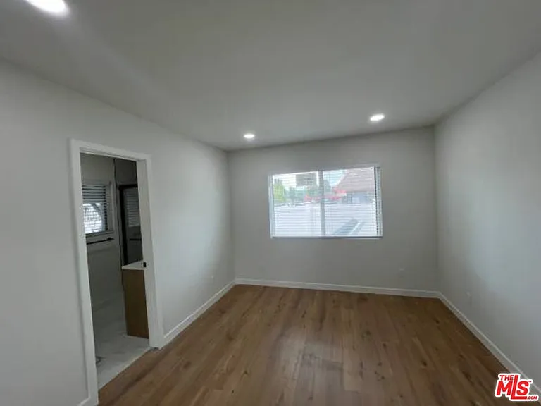 4852 Topanga Canyon Blvd — Photo 14