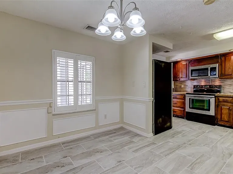 10406 Reclinata Ln — Photo 16