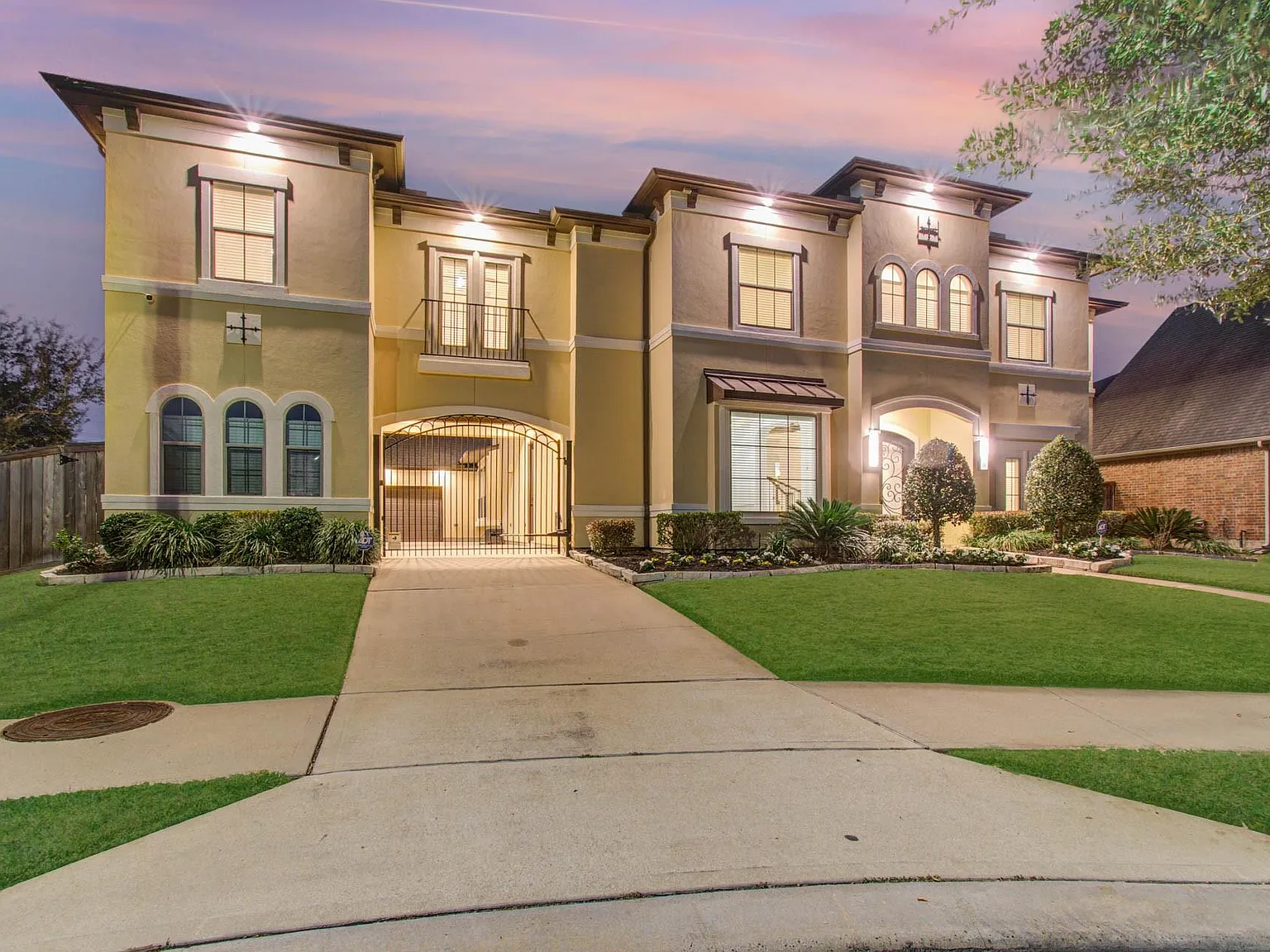 4 bed, 3.5 bath, 4754 sqft, $4,999 — Photo 2