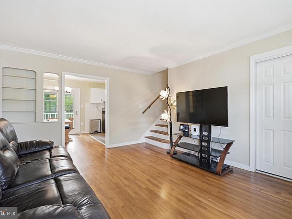 4th image of 1027 Wagoner Dr