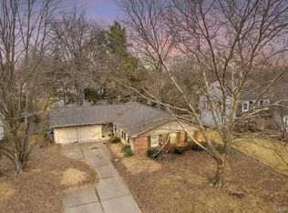 2611 Renshaw Dr, Troy, MI 48085
